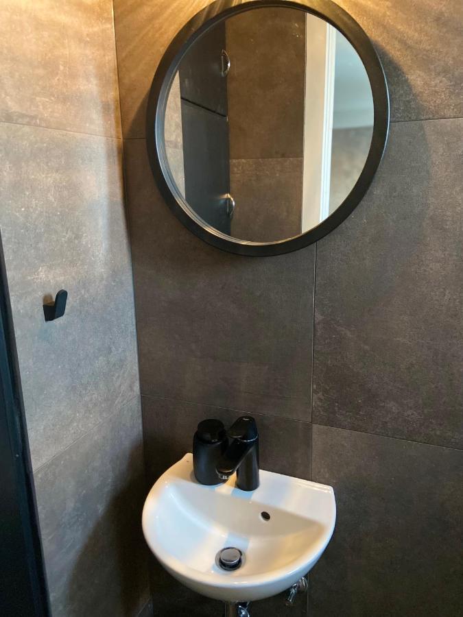 אקורירי Perfectly Located 3 Bedroom Design Apartment מראה חיצוני תמונה